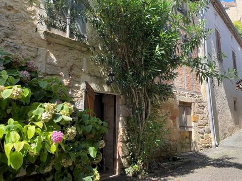 Situated in the heart of the medieval village of Puy l'Évêque  above the banks of the River Lot. This 800yr old traditional village house has been fully restored and renovated whilst conserving the character of the property. A terraced property with ...