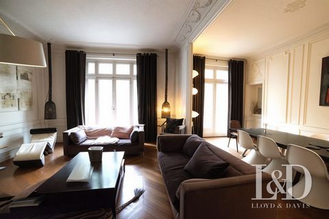 Découvrez ce magnifique appartement T5 et plus, niché au cœur du 17ème arrondissement de Paris, dans un immeuble haussmannien datant de 1860. Cet appartement de 200 m², en bon état, vous offre une vie de famille ou de couple idéale grâce à ses 6 pièc...