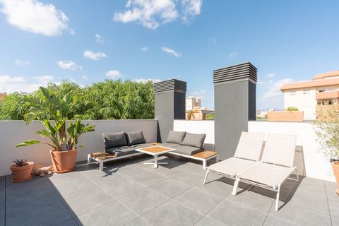 Modern penthouse with a private rooftop terrace near Portixol Apartment with garage, two terraces, and a communal pool This newly built penthouse is located in the upcoming area of Nou Llevant, very close to Portixol. Within just a few minutes, you c...