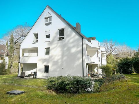 Die Wohnung besticht durch die offene Raumgestaltung und Ihre geschmackvolle Ausstattung. Im Erdgeschoss befindet sich ein geräumiges Wohnzimmer und ein Essbereich mit bodentiefen Fenstern mit Zugang zur Terrasse sowie dem eigenen Garten (Sondernutzu...