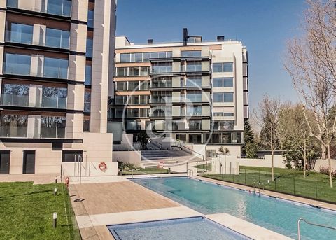 ultimos aticos duplex con terraza y piscina privada y bajos tambien duplex con jardin Neubau mit Terrasse und Ausblicke Im Großraum von Madrid. , Pool, Fitnessstudio, Parkplatz, Klimaanlage, Einbauschränke, Balkon, Garten, Heizung und Pförtner. Ref. ...