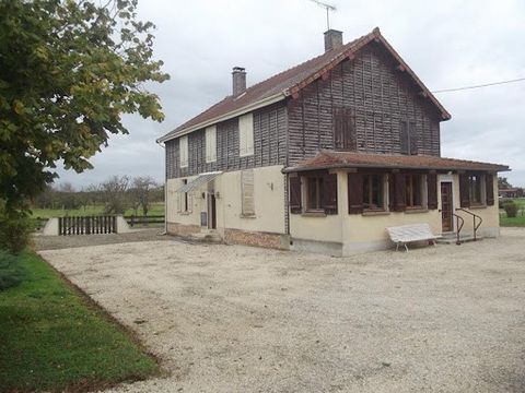 Bailly le Franc in het hart van de Champagnemeren met zijn prachtige landschappen van bossen, weiden, vijvers, dicht bij het meer van Der, prachtig gelijkvloers champagnehuis met een entree veranda, eetkamer, keuken, 2 slaapkamers, badkamer, wc. Bove...