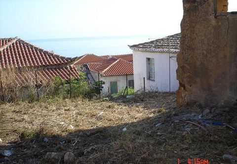 Pour la vente d’une parcelle de terrain de 216,47 m2. à Koroni, Messinia, Péloponnèse.  Bâtiment facteur 0.8, peut construire 2 maison de niveau de 150 m2. plus la surface du plancher semi-sous-sol. La propriété est située dans un quartier calme, à e...