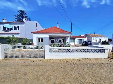 Two typical villas set in a plot of 528m² with independent entrances and high potential to convert into Local Accommodation or family home. Located just a few minutes walk from Tonel Beach, in Sagres. This location close to Praia do Tonel, one of the...