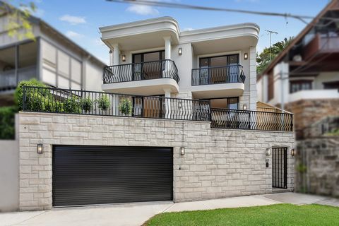 Enjoying a blue ribbon, elevated position this wide fronted block and residence is sure to impresses with its size. Exceptionally private and tranquil, this classic-contemporary home epitomises elegance and sophistication. Beautifully curated + desig...