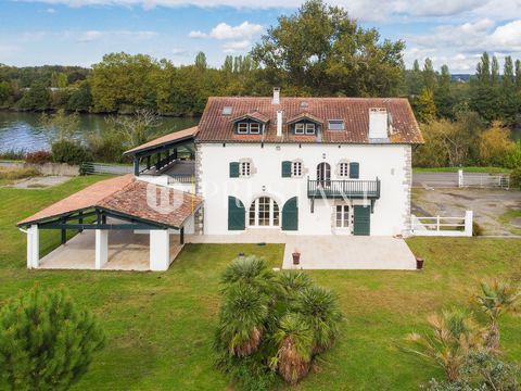 Gelegen in het charmante dorpje Sames, op slechts 20 minuten van Bayonne en 30 minuten van de stranden, belichaamt deze prestigieuze villa van 410 m² luxe en elegantie in het hart van de natuur. Volledig gerenoveerd met hoogwaardige materialen, biedt...