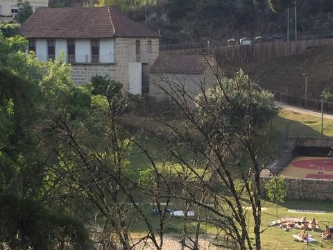 Apresentamos-lhe uma rara oportunidade de adquirir uma moradia de tipologia T5, com características únicas, nas Termas de Alcafache, a apenas alguns minutos da cidade de Viseu.  Este imóvel, construído em 1938, destaca-se pela sua imponente construçã...