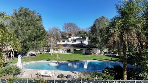 Coldwell Banker Mignanelli Real Estate è orgogliosa di proporre in esclusiva la vendita di una lussuosa villa unifamiliare con ampio parco e piscina all'interno dell'area dell'Olgiata. La proprietà gode di una posizione alta e soleggiata, circondata ...