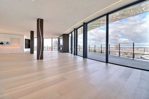 Toison D'or / The Cond'Or Residence - новый пентхаус с 3 спальнями + терраса. Он состоит из прихожей, просторной светлой гостиной (+/- 60м2), столовой, полностью оборудованной американской кухни (+/- 20м2), трех спален (+/- 23м2 - 12м2 - 11м2), в том...