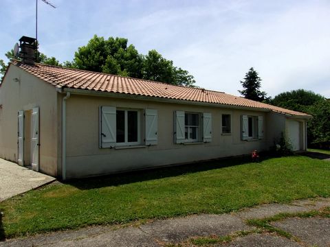 Beaux Villages are pleased to offer for sale this excellent 3 bedroom house surrounded by a large enclosed garden and swimming pool, within walking distance of the lively bastide market town of Monségur(33). Ideal as a family home or holiday home, th...