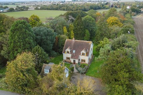 STEP INSIDE ** GUIDE PRICE OF £800,000 to £825,000 ** The ground floor offers a spacious and well-laid-out living area. It features a bright sitting room with large windows, a formal dining room, and a kitchen with plenty of space for family meals. T...