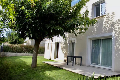 Ref 68994FC: A few minutes walk from the center of Montélimar, in a sought-after area, recent house of 100 m2. It consists of a living room with open kitchen, a master suite with a shower room and a toilet Upstairs, there are 3 bedrooms each with a d...