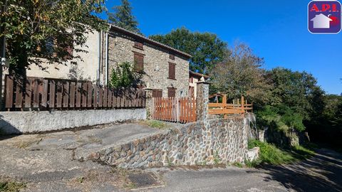 LA BARGUILLERE Im Barguillere-Tal, 15 Minuten von Foix entfernt, entdecken Sie dieses prächtige Haus aus Stein und Holz. Sie können das Wohnzimmer mit Kamin, die große Küche und die vier Schlafzimmer genießen. Mit freiem Blick auf den Picou und Südau...