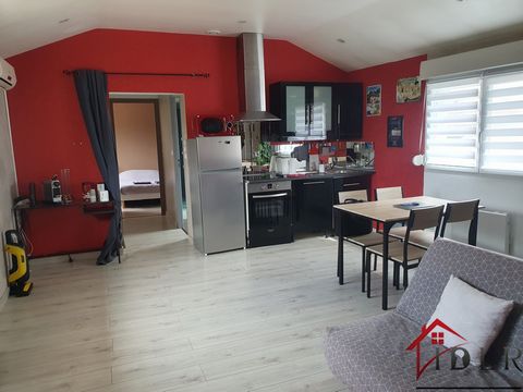 À deux pas du centre-ville, à proximité de toutes les commodités, je vous présente ce magnifique appartement duplex de 57m2 pour une résidence principale ou une location (bon rendement locatif) Il se compose au rez de chaussée: une entrée/garage avec...