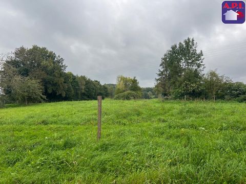 Deze te ontwikkelen grond van 2517 m², perfect belicht, is gelegen in een rustige en groene omgeving, ideaal om het huis van uw dromen te bouwen. Dicht bij lokale voorzieningen en op een paar minuten van de hoofdwegen, profiteert het van een gunstige...