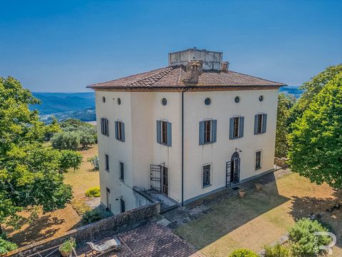 Immersa nel pittoresco villaggio di Lustignano, questa è una rara opportunità di acquisire un'eccezionale villa risalente al 1850 e ricca di storia. Costruita come lussuosa residenza di caccia dall'illustre genovese Giovanbattista Cortese, ammiraglio...