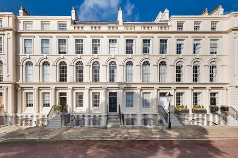 This exceptionally rare and outstanding John Nash, Grade I-listed house has a private patio garden and a connected mews house. Overlooking the exquisite Park Square Gardens, built between 1823 and 1824, the property is over 6,966 sq ft. Period featur...