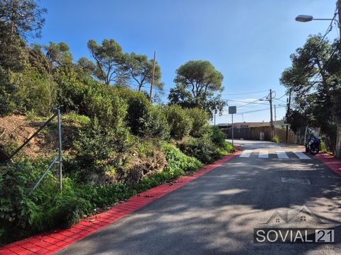 ~~Land with building project and license approved for a house of 240 m².~~If you have always dreamed of building the perfect house in a privileged natural environment, this plot of 350 m² located in the heart of Collserola, in the charming neighborho...