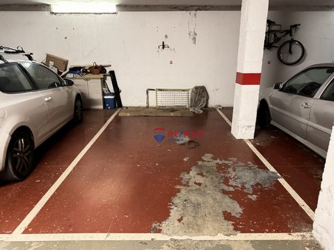 GIPK04.- Girona, Lluis Pericot, parking.- Wij bieden u een exclusieve mogelijkheid om een parkeerplaats te verwerven in het gewilde gebied van Lluis Pericot. Deze ruimte biedt niet alleen comfort en veiligheid, maar ook een ongeëvenaarde parkeerervar...