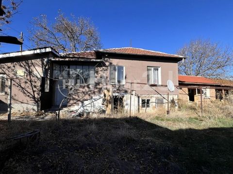 CASA INDIPENDENTE !! Presentiamo alla vostra attenzione una casa indipendente a un piano nel villaggio di Karadzhalovo, comune di Parvomay, a soli 50 km da Plovdiv. La struttura si trova proprio nel centro del paese, vicino a un asilo nido e a un neg...