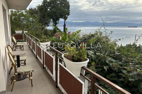 Opatija, Ičići, comfortable three-room apartment with sea view. The apartment is located on the first floor of a family house, has a separate entrance, separate electricity and water meters. It is located on a plot of 1500 m2, it has a yard with a pa...