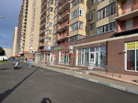 Арт. 70949032 Сдаётся универсальное помещение свободного назначения – 120 м²! Адрес: ул. Дмитриева, д. 6 Расположение: 1-й этаж 28-этажного дома, центр активного трафика. ОСНОВНЫЕ ПРЕИМУЩЕСТВА: Две входные группы – со стороны подъездов и дороги, удоб...