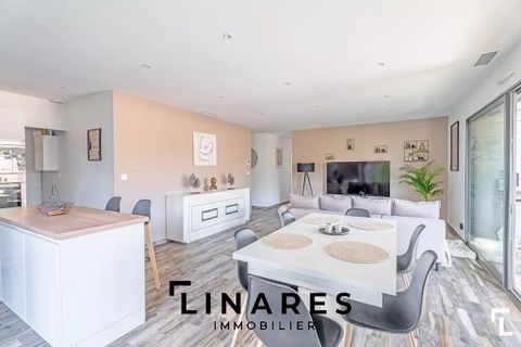 Llinares immobilier vous présente : SALAZIE, une jolie villa contemporaine de plain pied imaginée sur une parcelle de 700m2 nichée sur le secteur prisé d'Eoures à proximité du village. Cette agréable maison familiale de 120m2 s'organise autour d'un b...