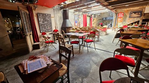 A raw décor combined with flea market charm and the spirit of Arty, an exceptional place to recharge your batteries in the heart of the Morvan, in the center of this small town of the future, Lormes, and let you imagine your aspirations (talented coo...