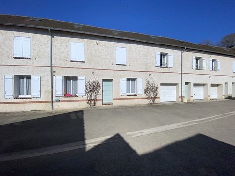 Investissement locatif / Bel immeuble de rapport - Situé en CENTRE-VILLE de DREUX composé de 7 appartements, 3 garages et 7 places de parking. (ENTIÈREMENT LOUÉ). Chauffage induviduel au gaz naturel et tout à l'égout. Loyer annuel hors charges : 44 1...