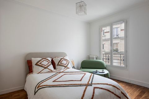 Welcome to our charming studio located in the heart of the 14th arrondissement of Paris. A true urban cocoon, this space combines comfort, functionality and elegance to offer you an unforgettable Parisian experience. This studio has been completely r...