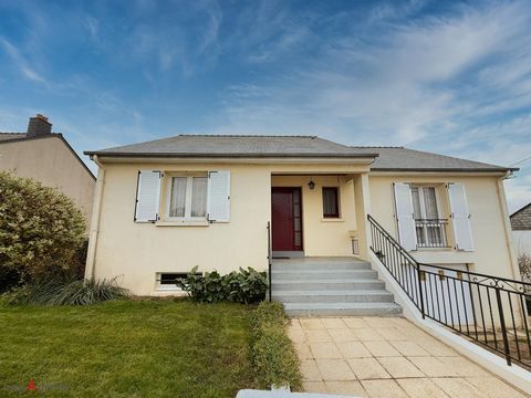 Située dans la charmante commune de Bouessay (53290), cette maison bénéficie d'un environnement paisible, tout en restant proche des commodités du village, dont une école à proximité. Un emplacement idéal pour une famille cherchant la tranquillité to...