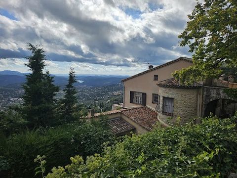 À Vendre - Superbe Villa de 400 m² avec Rendement Locatif à Cabris Découvrez cette propriété d’exception située à Cabris, offrant 400 m² de surface utilisable sur un vaste terrain de 3 000 m², avec une opportunité unique de rendement locatif et un po...