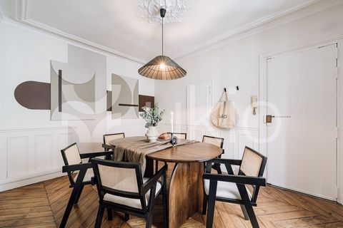 Magnificent renovated and furnished apartment located rue de Lille, in the Invalides district, in the 7th arrondissement. It's on the 3rd floor, close to the Rue du Bac, Saint-Germain-des-Prés and Solférino stations. The Jardin des Tuileries, Louvre ...