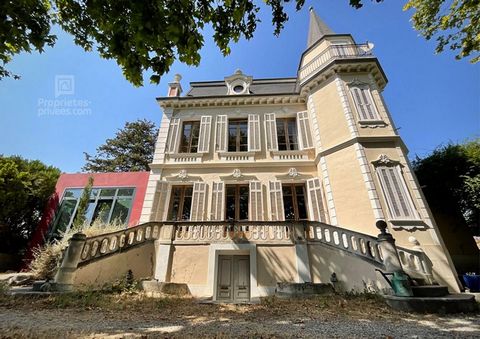 DRAGUIGNAN (83300) CHATEAU - 3 CHAMBRES En quête de lieux pour un art du mieux vivre ? Découvrez cette demeure de prestige de type château, construite en 1820 durant la Restauration. Proche de toutes commodités, cette demeure hors-du-commun de 187 m2...