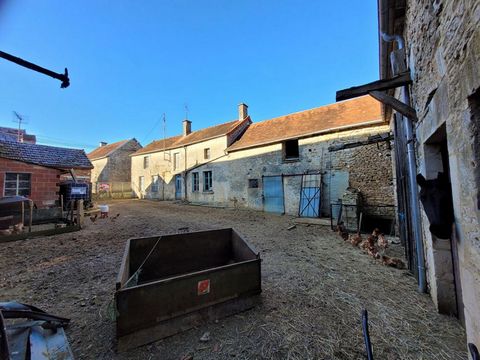 Dans un petit hameau en campagne proche de Chaource et des Riceys maison à rénover et possibilité d'agrandir sur la grange attenante et de faire un étage toiture refaite. hall, séjour, une pièce, une chambre, salle de douche wc en plain-pied donc 58m...