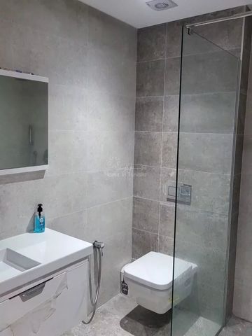 Located in a secure residence with swimming pool this S1 apartment on the ground floor is ideally located in a quiet and pleasant area. It consists of A spacious and bright living room A bedroom with sea view A fully equipped kitchen A modern bathroo...