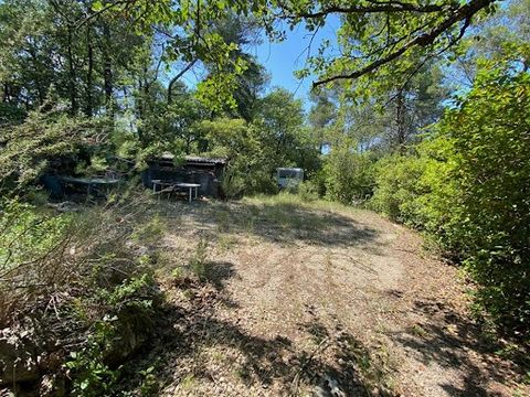 A saisir ! Beau terrain arboré de 3077 m2. Accès facile à 5 mn du village. Zone agricole, possibilité d'exploitation et de construction. Ce bien vous est proposé au prix de 89 000 euros honoraires charge vendeur. Pour visiter et vous accompagner dans...