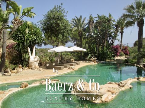 This unique finca in a quiet location near Alquería Blanca, surrounded by beautiful subtropical gardens, offers an incomparable living experience. The bright and airy rooms with high ceilings and spacious areas for ultimate privacy make this stunning...