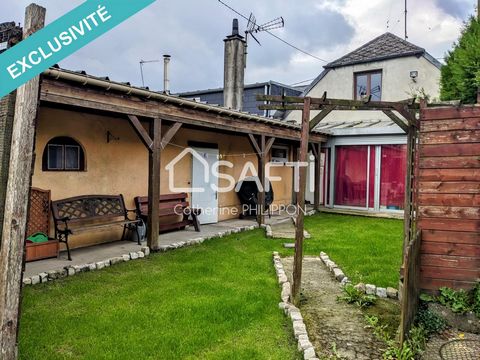 Découvrez cette charmante maison mitoyenne de 127 m2, située à Landrecies. Parfaite pour une famille, elle offre des espaces généreux et de nombreuses commodités. Au rez-de-chaussée, l'entrée dessert un salon et un séjour avec une belle cheminée à fo...