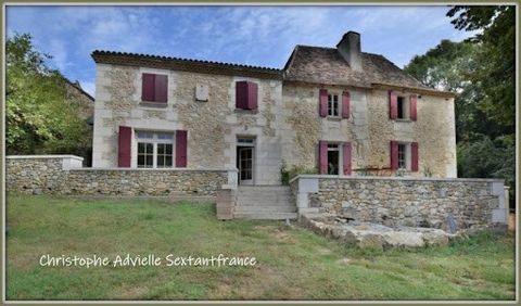 20 minutes from Bergerac towards Perigueux, beautiful old stone house renovated and extended according to the rules of the art. The ground floor offers a large living room with a magnificent staircase and Limeyra stone floor opening onto a south-faci...