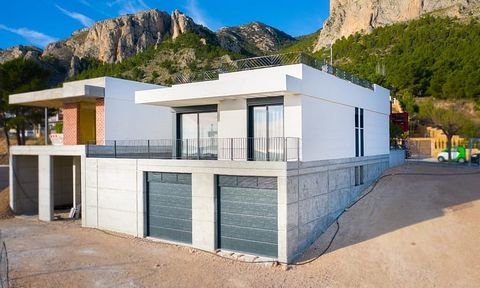 Luxurious Living in the Heart of Costa Blanca Discover the charm of Polop, a picturesque town in Alicante Province, Costa Blanca. Known for its stunning landscapes and favorable weather, Polop is the perfect location for your dream villa. Scheduled f...