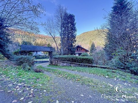 In der Nähe von ROSHEIM, ideal im Herzen der Natur gelegen, entdecken Sie dieses charmante Haus von 149 m2 mit dem Aussehen eines Chalets auf einem Grundstück von 24,27 Ar. Diese idyllische, ruhige und ländliche Umgebung wird Naturliebhaber verführen...