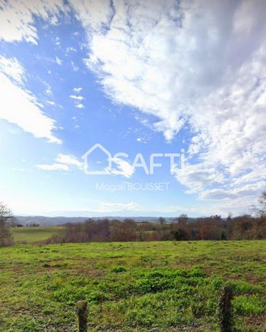 Situé dans le charmant village calme et verdoyant d'Esparron, ce terrain offre une vue imprenable sur la chaine des Pyrénées, garantissant ainsi une atmosphère paisible et naturelle. À proximité immédiate, les habitants pourront profiter des facilité...