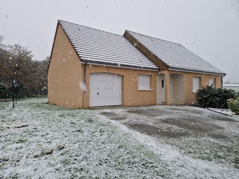 Votre conseillère Noovimo Babette Mercent vous propose Pavillon de plain-pied à Saint-Mars-la-Brière  Opportunité rare !   Situé à deux pas du centre-bourg de Saint-Mars-la-Brière, ce pavillon récent de 2005 vous séduira par son emplacement idéal et ...