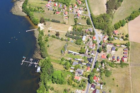 Ces six appartements de vacances nouvellement construits dans une ferme de vacances en cours de construction dans le quartier Mirow de Diemitz offrent calme et détente au bord du lac Vilzsee. Pour ceux qui recherchent la paix et la tranquillité, les ...