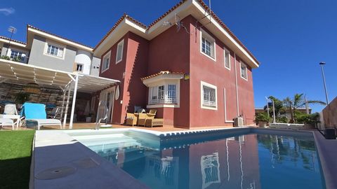 Discover this charming detached villa in San Isidro, ideally located close to the motorway and the airport, offering convenience and accessibility. This two-storey property features a beautiful garden, private garage and a swimming pool, providing an...