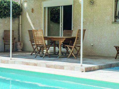 The fabulous 2-bedroom holiday home in Narbonne and suitable for families and groups of friends. As for the cultural discoveries, this is a place where history has left many traces. The house comes with a private terrace for your leisurely nights and...