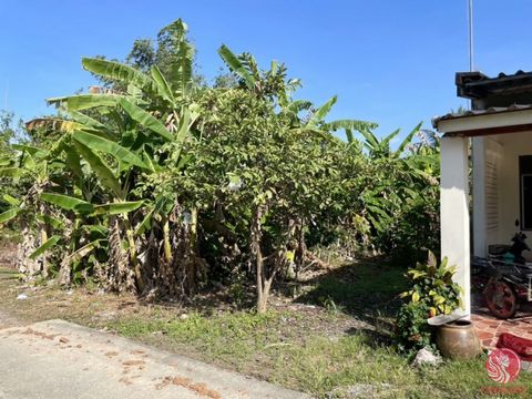 Land for sale 124 sq. m. in the heart of Khok Kloi, Phang Nga. The land is on a public road that is approximately 5 meters wide and 25 meters long. Near the main road, convenient to travel to, and a source of convenience in life, whether restaurants ...