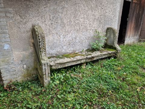 Axe EPINAL / DOMPAIRE - FERME AUTHENTIQUE LORRAINE à réhabiliter (toiture en très bon état) sur parcelle de 397 m2 Idéale pour ARTISAN ou pour STOCKAGE ou pour CAMPING-CAR ou pour aménager des GÎTES Contient pièce amenagée, GRANGE, COMBLES AMENAGEABL...