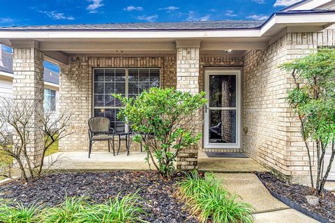 Discover a blend of comfort & convenience in this captivating 3-bedroom, 2-bathroom home nestled quietly on a cul-de-sac. Boasting an open concept design, this house features high ceilings, creating a light & airy vibe that compliments the sophistica...